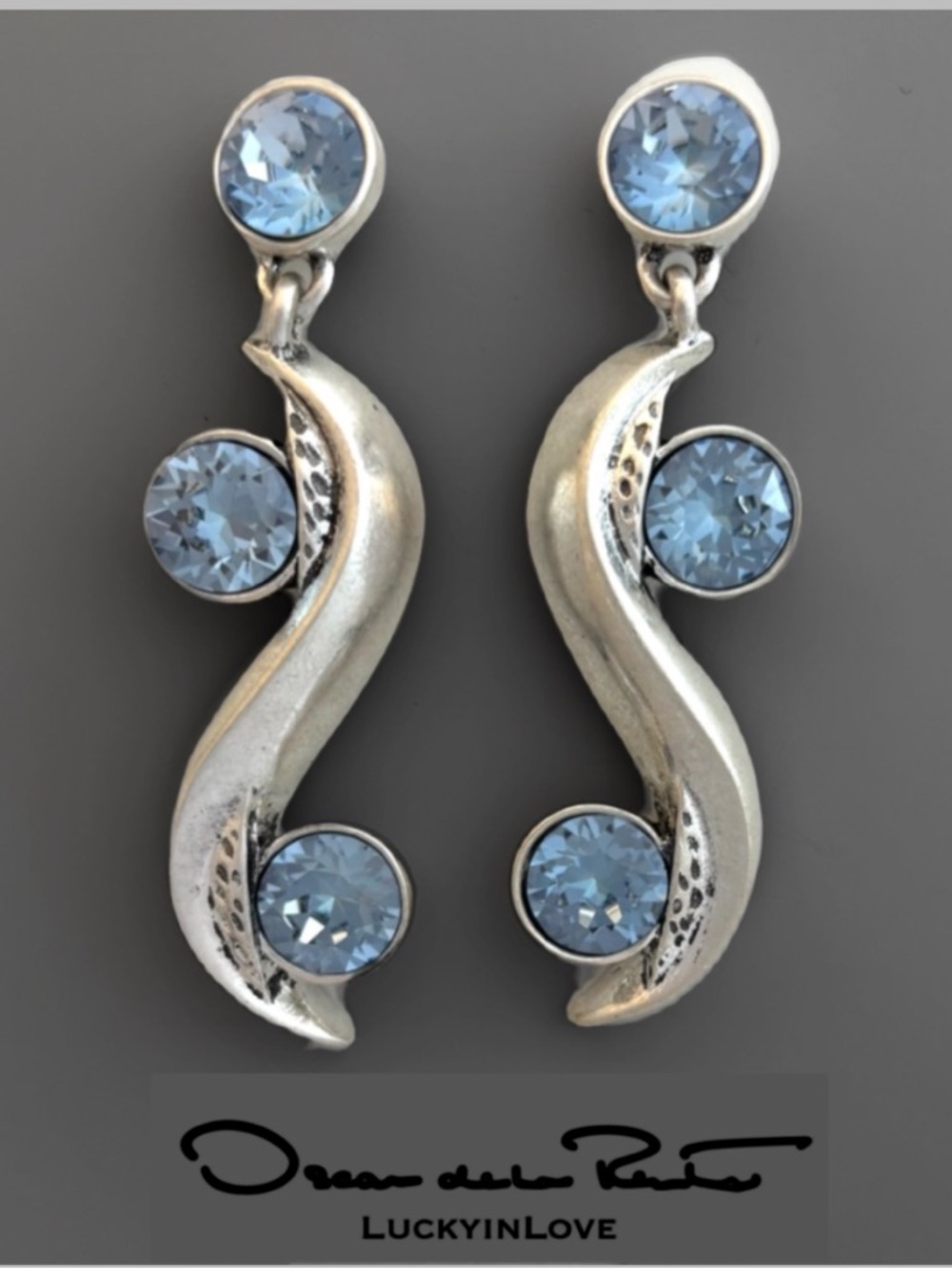 Oscar de la Renta
Crystal Wave Earrings Silver Sky Blue